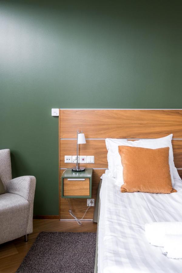 Hiisi Hotel Helsinki Jaetkaesaari 外观 照片
